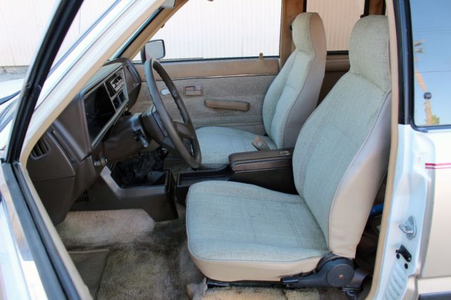 1986 Isuzu Pickup One owner, 4x4, Space Cab - photo 13