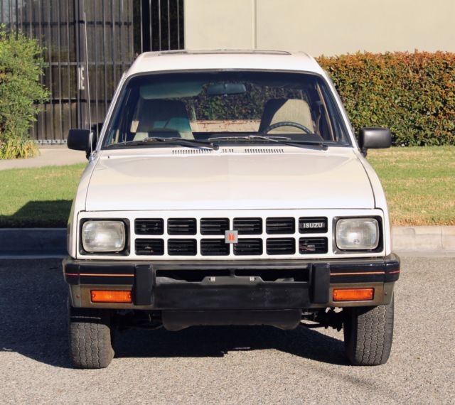 1986 Isuzu Pickup One owner, 4x4, Space Cab - photo 2