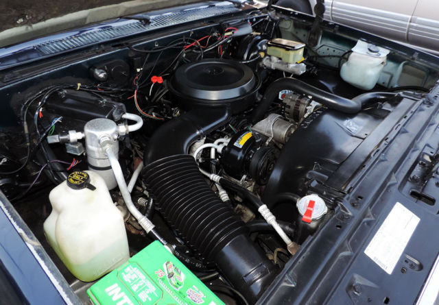 1989 GMC Suburban SLE, 4x4, 1/2 Ton, California SUV - photo 10