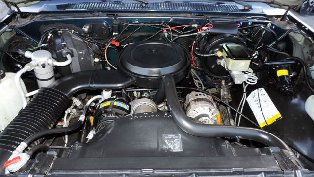 1989 GMC Suburban SLE, 4x4, 1/2 Ton, California SUV - photo 9