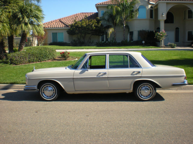 1966 Mercedes-Benz 200-Series - photo 2