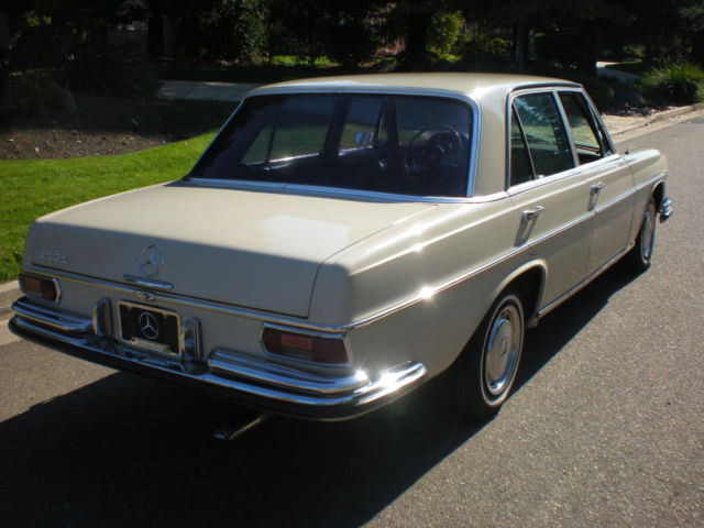 1966 Mercedes-Benz 200-Series - photo 6