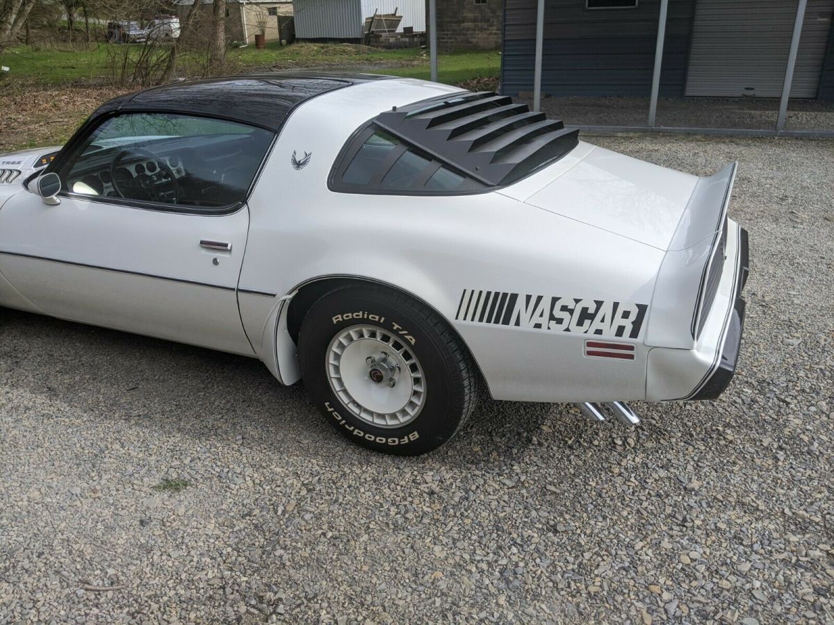 1981 Pontiac Trans Am pace car edition - photo 2