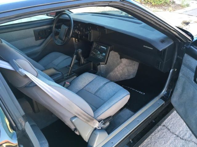 1989 Chevrolet Camaro RS Custom Cloth Interior - photo 10