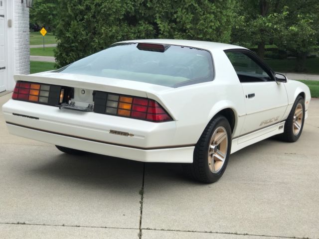 1986 Chevrolet Camaro IROC Z 5.0 TPI 9500 Miles - photo 4