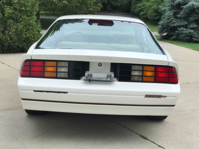 1986 Chevrolet Camaro IROC Z 5.0 TPI 9500 Miles - photo 5