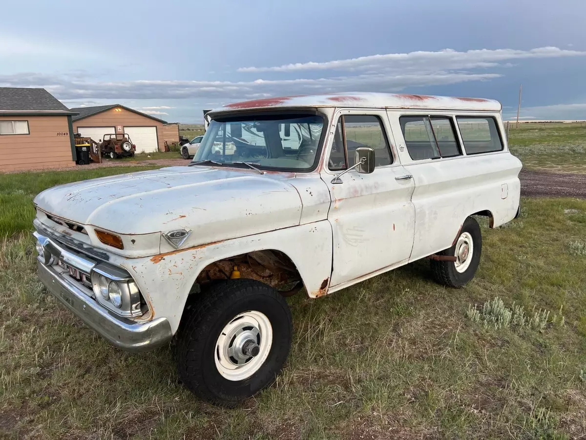 Carryall 4x4 survivor driver 1966 GMC Suburban