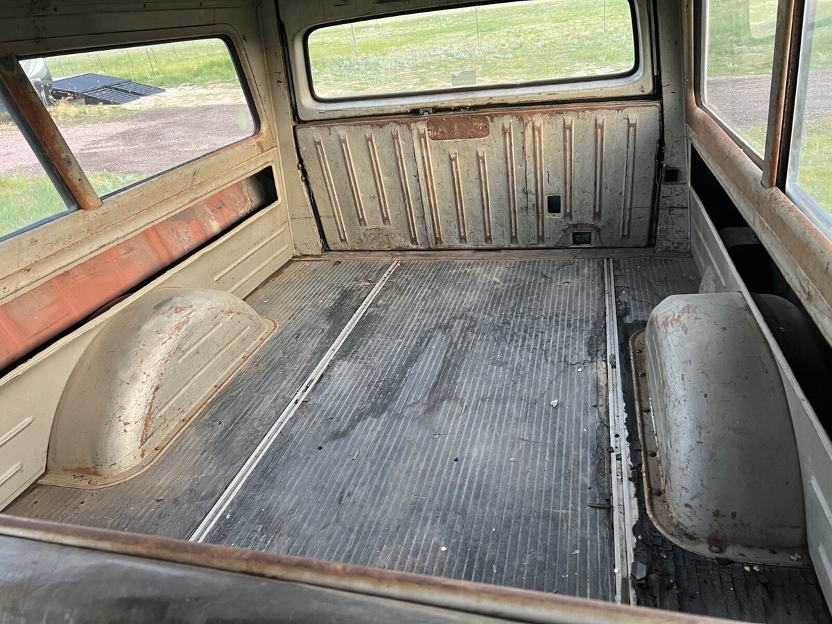 1966 GMC Suburban - photo 7
