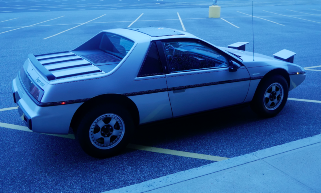 1984 Pontiac Fiero silver - photo 2