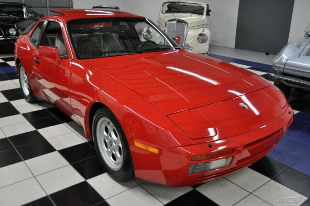 1986 Porsche 944 TURBO - PRISTINE - 2 OWNERS - NO PAINT WORK - AMAZING! - photo 2