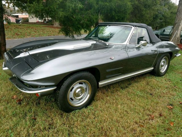 Charcoal Gray Silver Stripe Black Interior 350/300hp 4-Speed Front Disc Brakes 1964 Chevrolet Corvette Convertible