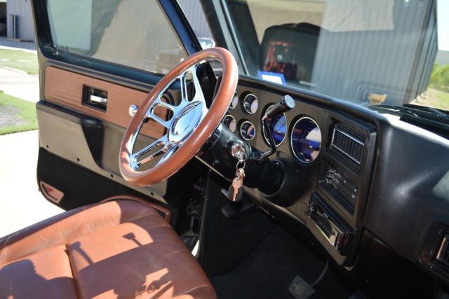 1977 Chevrolet C-10 Custom Interior - photo 10