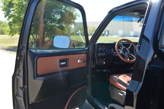 1977 Chevrolet C-10 Custom Interior - photo 5