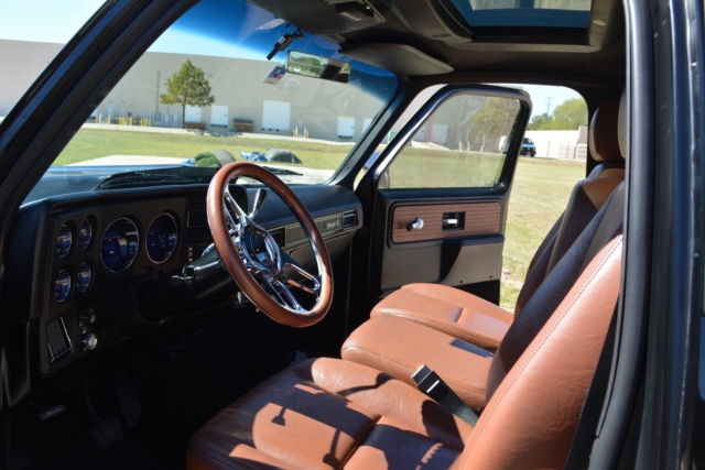 1977 Chevrolet C-10 Custom Interior - photo 6