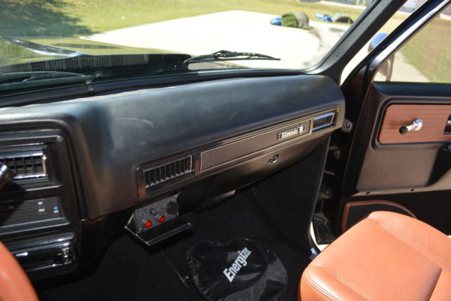 1977 Chevrolet C-10 Custom Interior - photo 8