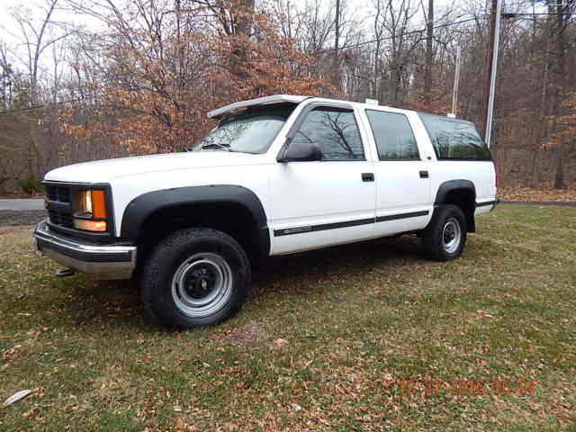 CHEVROLET 2500 SUBURBAN 4X4 * 5.7L-350 * AUTO * 1-OWNER * NO RESERVE AUCTION 1994 Chevrolet Suburban CHEYENNE 4WD