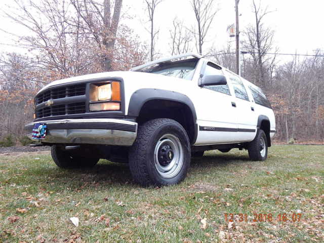 1994 Chevrolet Suburban CHEYENNE 4WD - photo 2