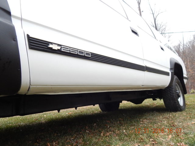 1994 Chevrolet Suburban CHEYENNE 4WD - photo 3