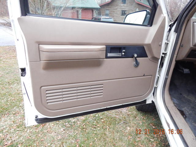 1994 Chevrolet Suburban CHEYENNE 4WD - photo 9