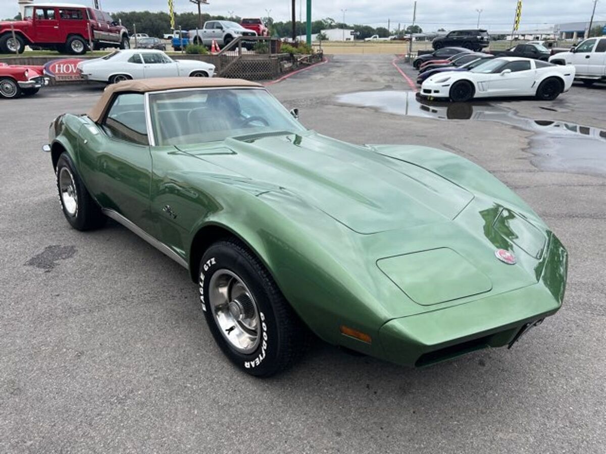 1973 Chevrolet Corvette 350 V8 with Headers ,Auto , a/c - photo 2