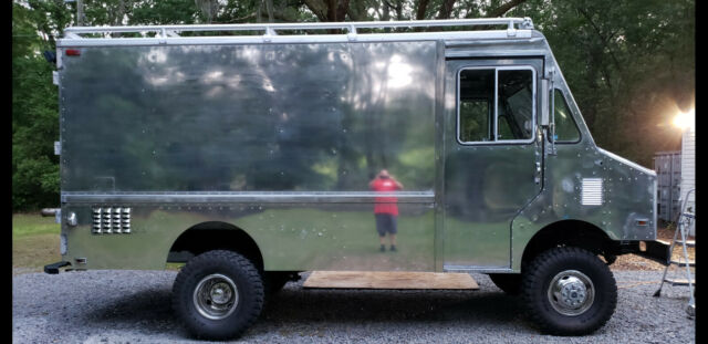 1987 Chevrolet P30 Van - photo 3