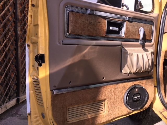 1977 Chevrolet C/K Pickup 2500 Silverado trim in good condition - photo 13