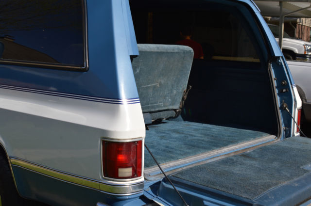 1986 Chevrolet Suburban - photo 11