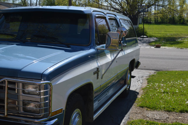 1986 Chevrolet Suburban - photo 3