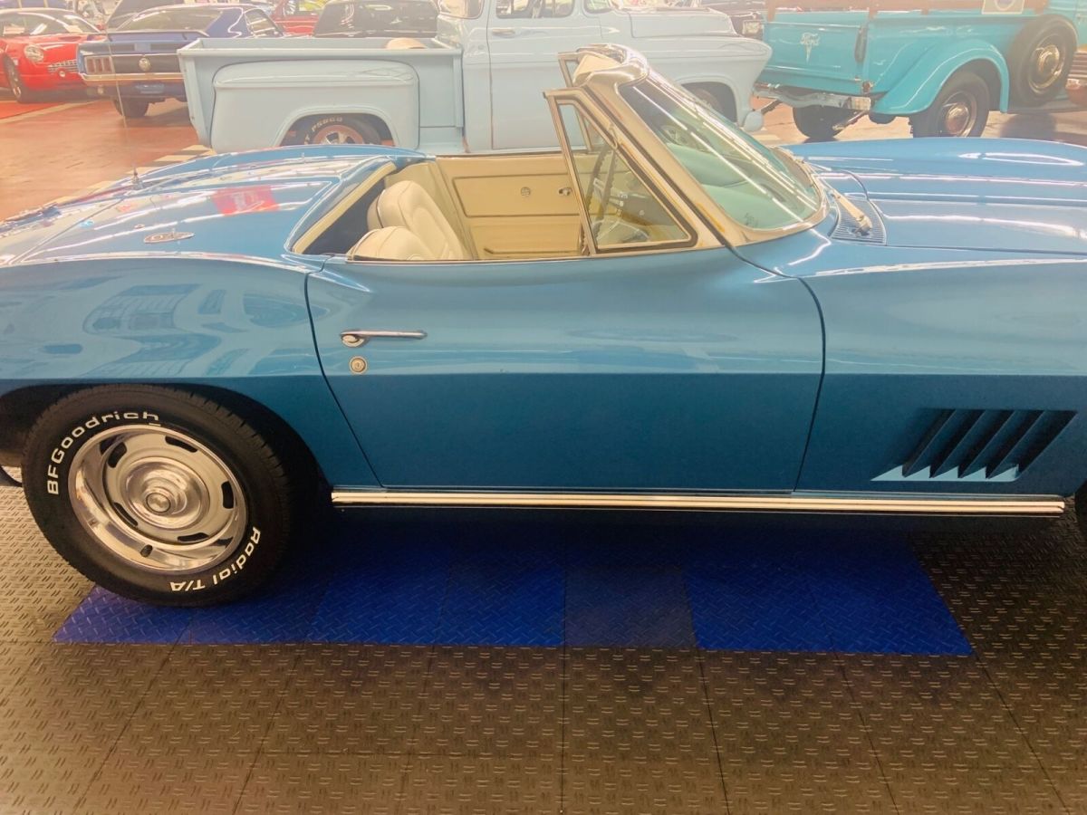1967 Chevrolet Corvette - CONVERTIBLE - TWO TOPS - 327 V8 - - photo 12