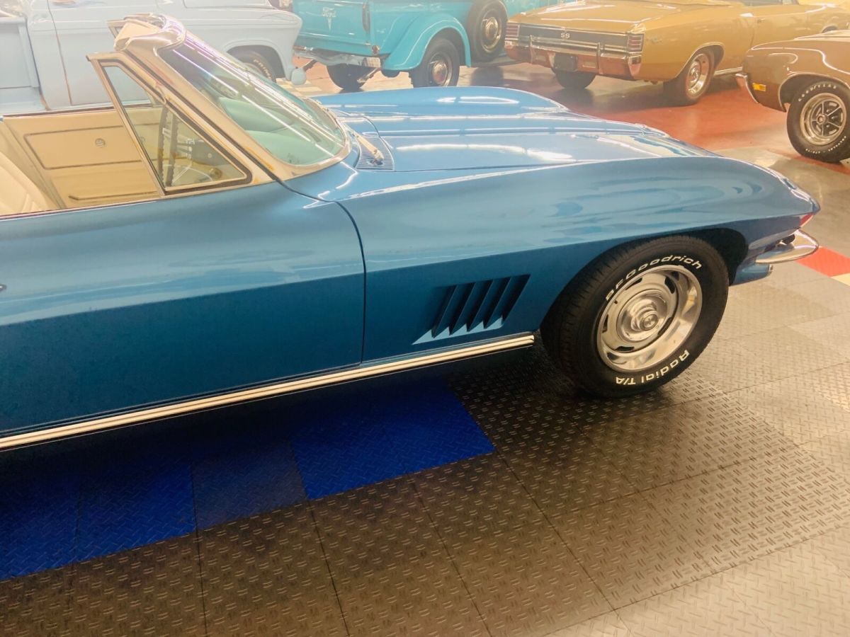 1967 Chevrolet Corvette - CONVERTIBLE - TWO TOPS - 327 V8 - - photo 13