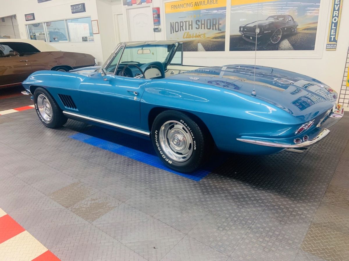 1967 Chevrolet Corvette - CONVERTIBLE - TWO TOPS - 327 V8 - - photo 4