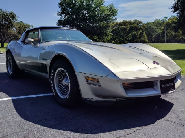1982 Chevrolet Corvette Collectors Edition - photo 2