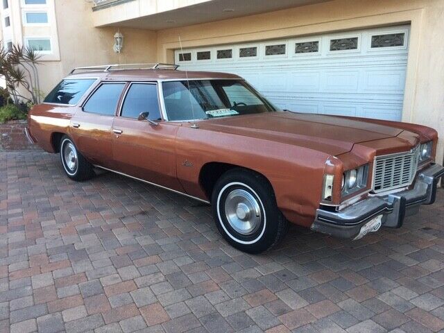 Chevrolet impala wagon with clam shell back 1975 Chevrolet Impala