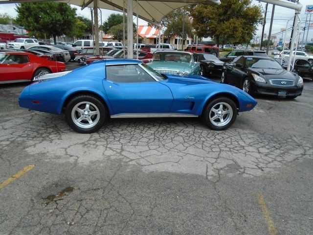 Chevrolet look at those nice up grades 1976 Chevrolet Corvette T-Tops