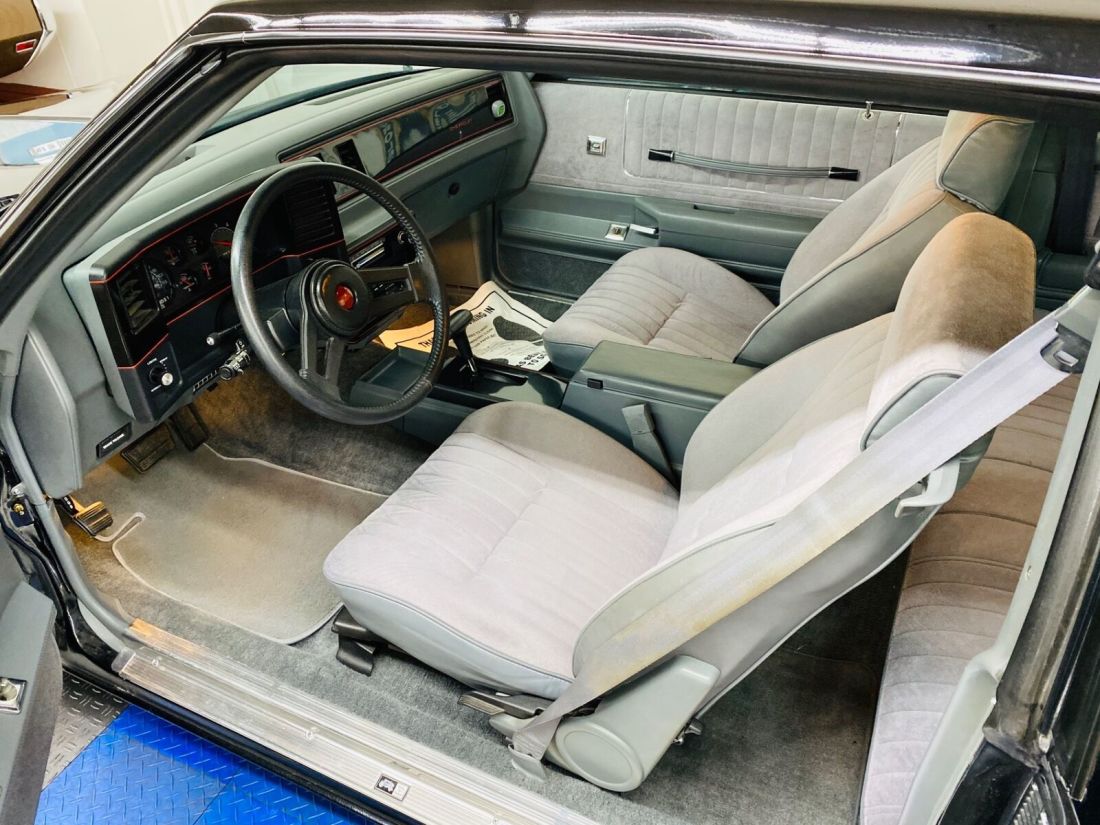 1988 Chevrolet Monte Carlo - SUPER SPORT - 34K ORIGINAL MILES - LIKE NEW - SE - photo 4