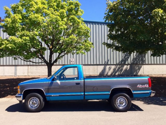 1992 Chevrolet Silverado 2500 4WD 1 Owner Very Low Miles Like New - photo 2