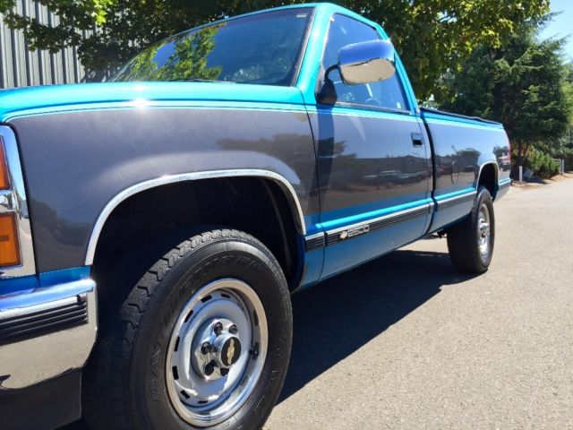 1992 Chevrolet Silverado 2500 4WD 1 Owner Very Low Miles Like New - photo 9