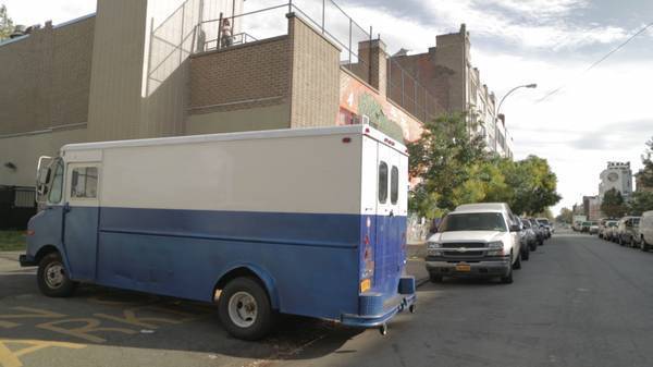 Chevrolet step truck. Mobile beauty salon, for hair, nail, makeup, weddings, etc 1975 Chevrolet p30