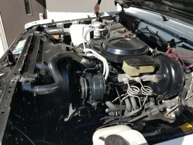 1988 Chevrolet Suburban -Silverado Package-Air conditioning-4X4-3rd Row- - photo 7