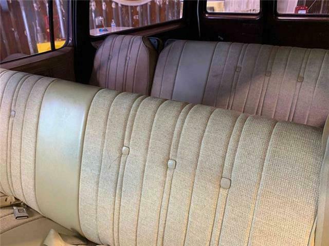 1978 Chevrolet Suburban Scottsdale 4x4 - photo 13