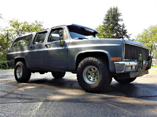 1982 Chevrolet Suburban Silverado - photo 2