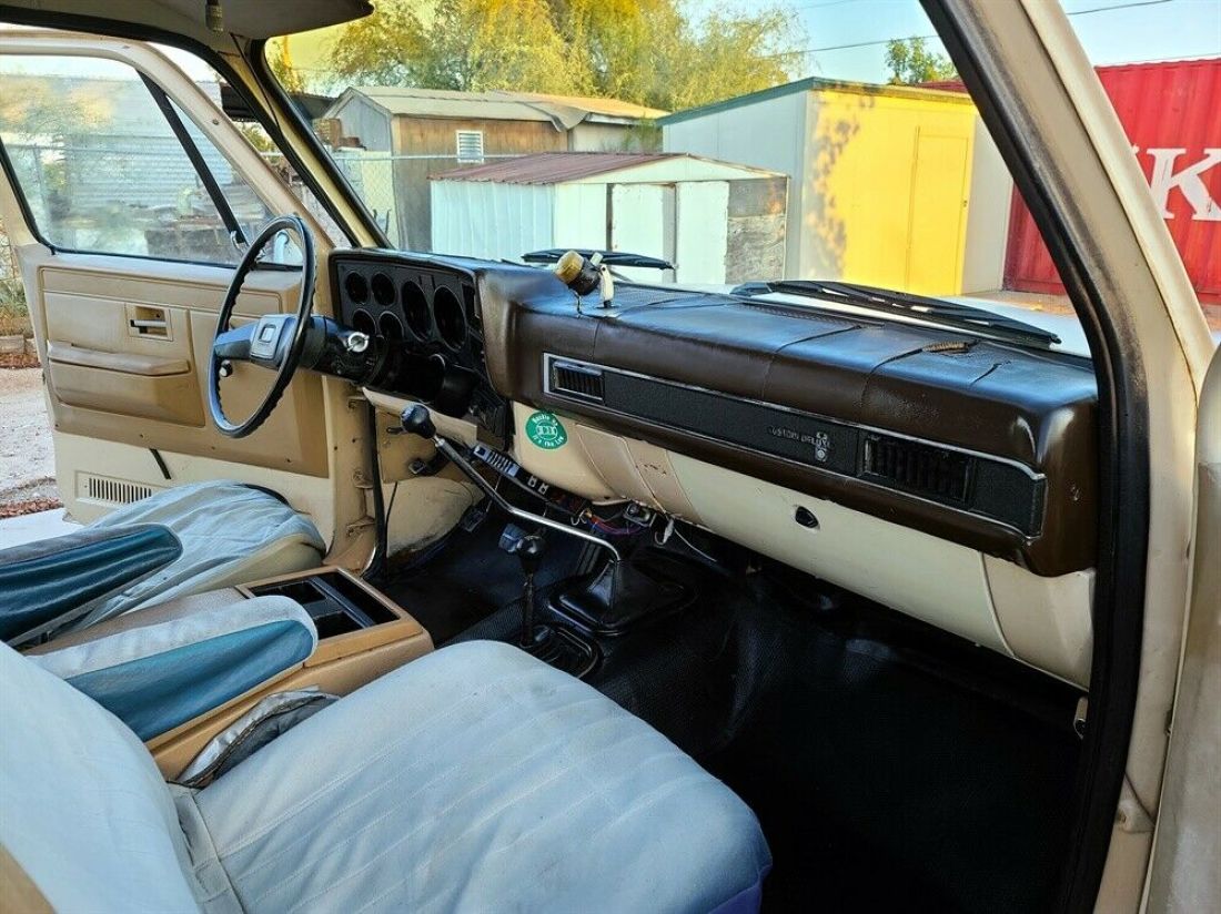 1985 Chevrolet Silverado 3500 NO RESERVE! C30 3+3 4X4 W/90K MILES - photo 11