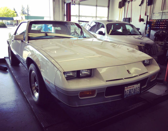 Chevy Chevrolet Camaro Berlinetta with T-Tops Orig. Owner - MINT COND~ 1985 Chevrolet Camaro Berlinetta