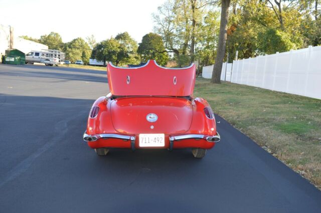 1960 Chevrolet Corvette CONVERTIBLE - photo 4