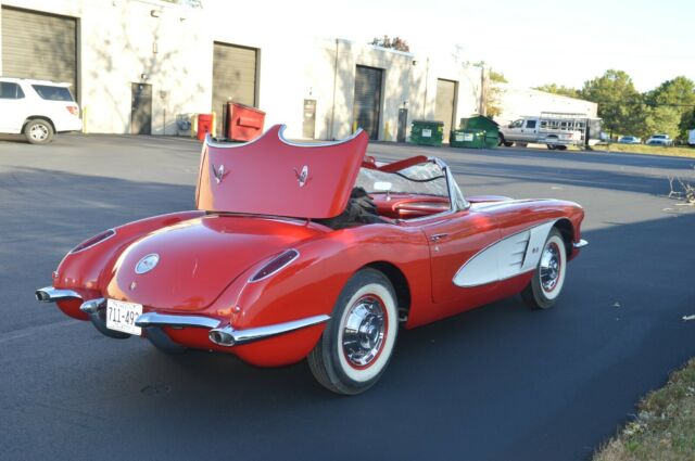 1960 Chevrolet Corvette CONVERTIBLE - photo 5