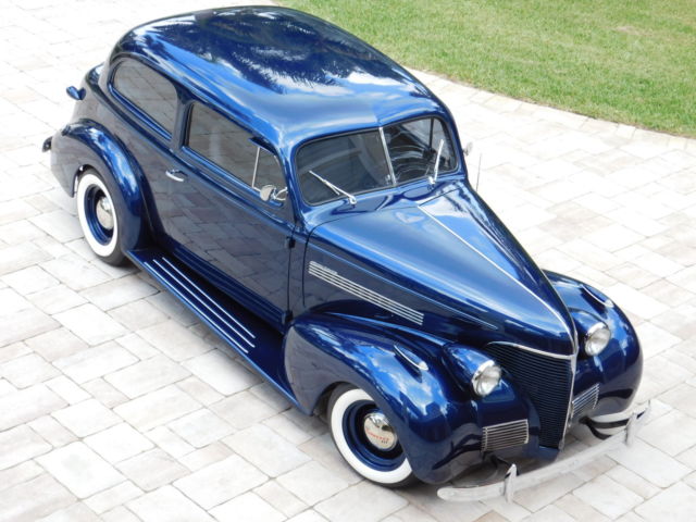 CHEVY MASTER DELUXE 2 DOOR TOWN SEDAN RESTO-MOD 350/350 WITH COLD A/C !!! 1939 Chevrolet Master Deluxe Town Sedan