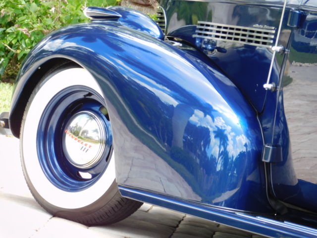 1939 Chevrolet Master Deluxe Town Sedan - photo 2