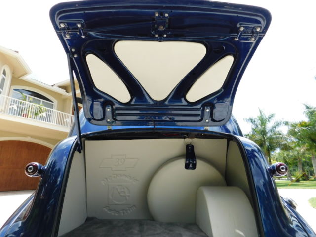 1939 Chevrolet Master Deluxe Town Sedan - photo 9