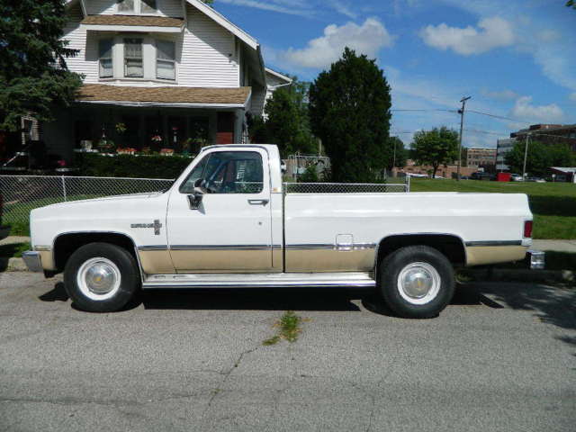 Chevy Pick UP Original 62K Actual Miles Bed 8 Ft 3/4 Ton Auto 2WD White Mint 1982 Chevrolet C/K Pickup 2500 Custom