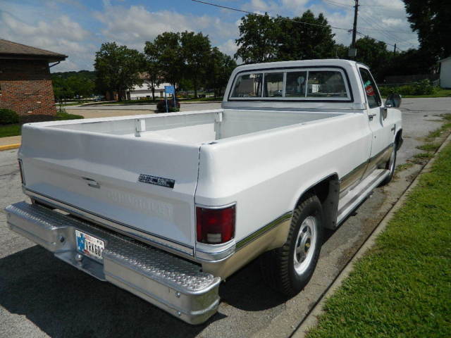 1982 Chevrolet C/K Pickup 2500 Custom - photo 4